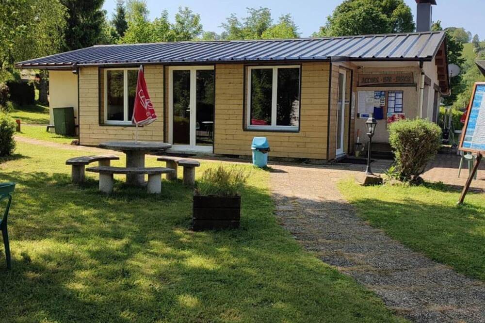 Mobile home with terrace - 3 guests in La Tour-d'Auvergne, Volcans d'Auvergne Regional Nature Park