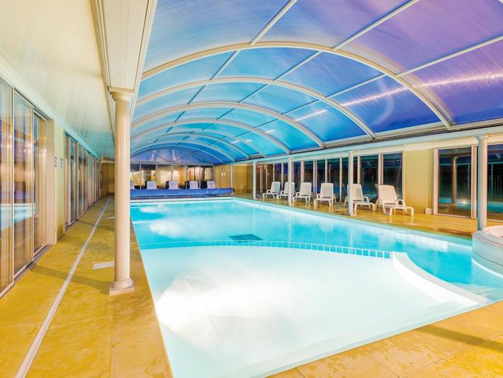 Gîte pour 8 personnes, avec Terrasse et Jardin ainsi que Piscine et Sauna