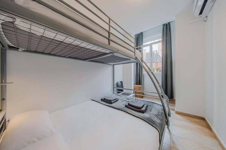 Entire apartment, Torre de Gracia Apartment Barcelona with balcony in Barcelona Centre, Barcelona