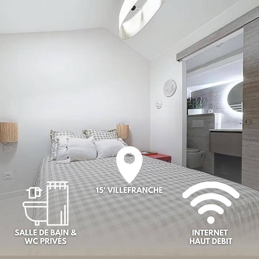 Appartement de vacances entier, Double Room with Private Bathroom in Anse, Beaujolais