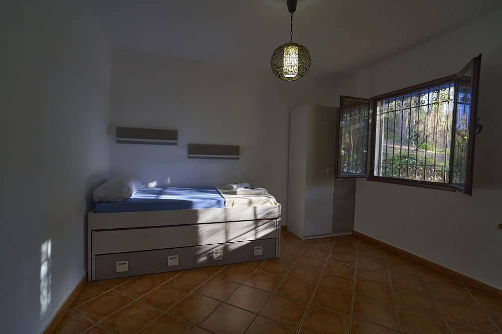 Magnífica Casa Rural, con amplias Terrazas, Porche, Piscina y Parking in Isla Cristina, Costa de la Luz