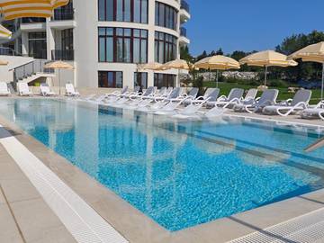 Ferienwohnung für 4 Personen, mit Garten und Pool sowie Ausblick am Goldstrand