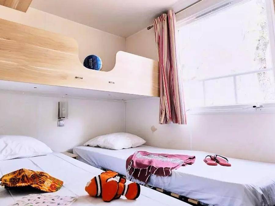 Camping Domaine des Chênes Blancs Pausado - Mobilhome 5 personas - Acogedor Mobil-home 3 Habitaciones 5 Personas Aire Acondicionado in Saint-Saturnin-lès-Apt, Parque natural regional del Luberon