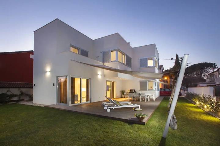 Villa für 8 Personen, mit Balkon und Garten in Novigrad