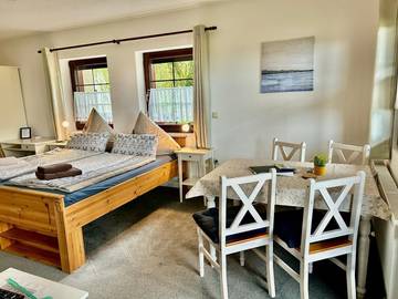 Ferienwohnung für 3 Personen, mit Balkon und Ausblick sowie Sauna und Garten in Lengenfeld