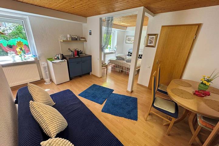 Entire apartment, Charming stay near Benrath Palace – easy access to Düsseldorf in Düsseldorf, Düsseldorf region