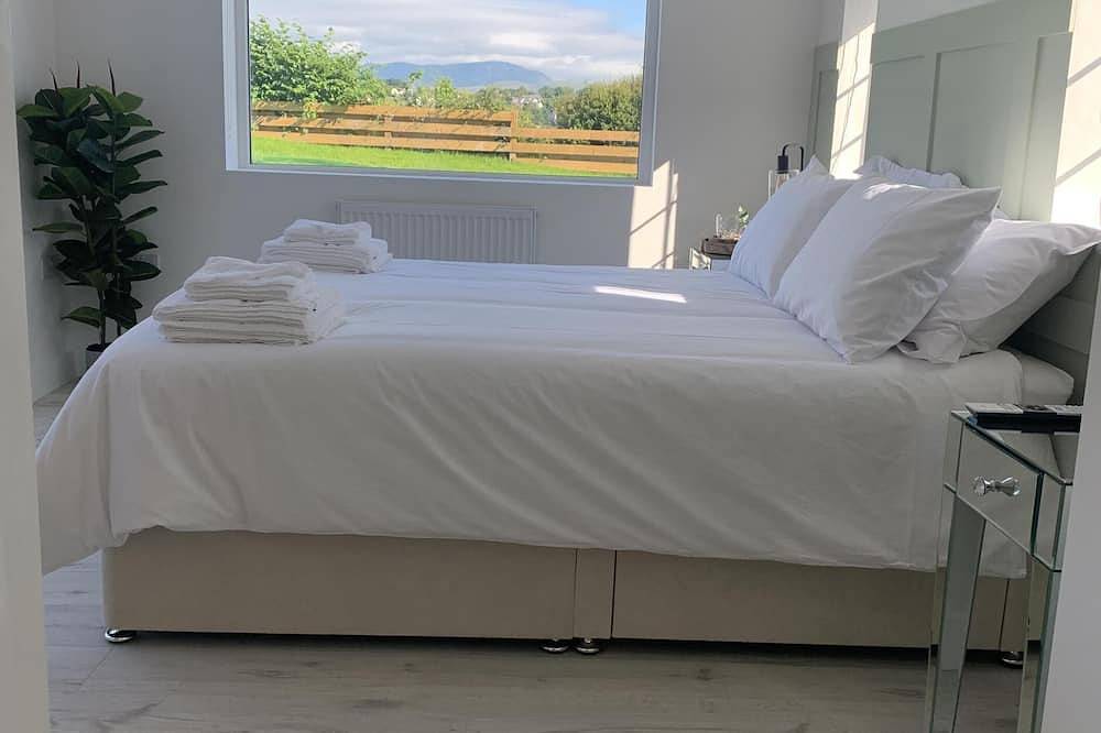 Luxury Cottage, views of the Lakes with Hot Tub in Cockermouth, Lake District