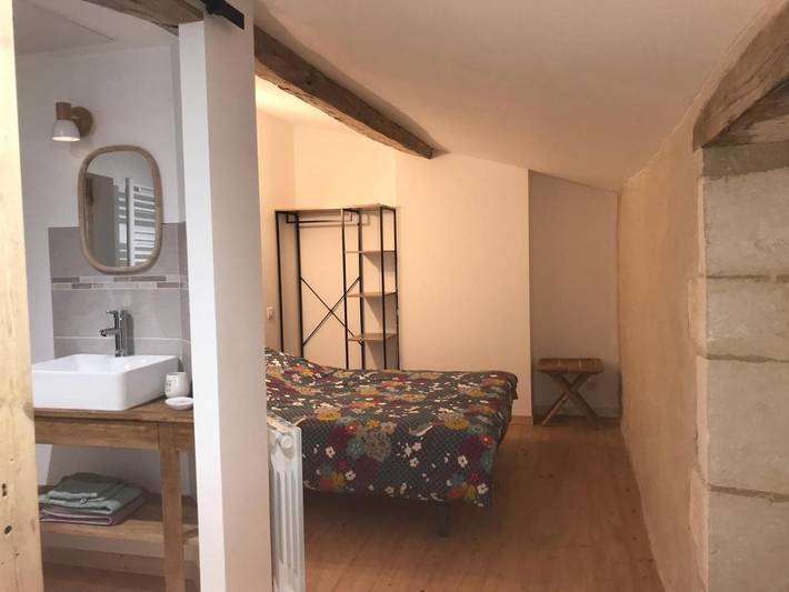 Location de vacances pour 3 personnes, avec terrasse à Pont-l'Abbé-d'Arnoult - 2