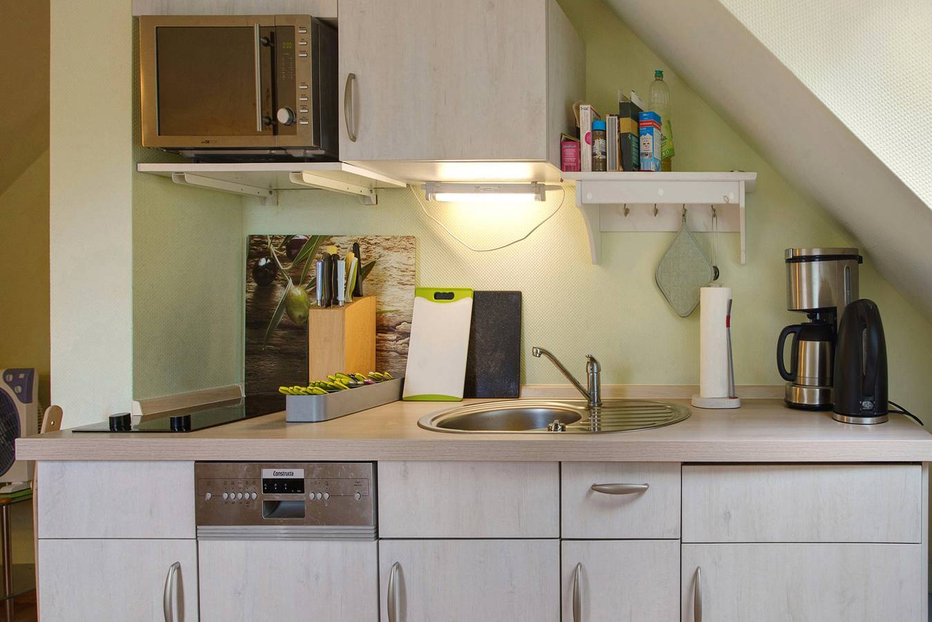 Ganze Wohnung, Ferienwohnung 'Ullo's Schwalbennest' mit privater Terrasse, Gemeinschaftsgarten und Wlan in Lütow, Usedomer Norden