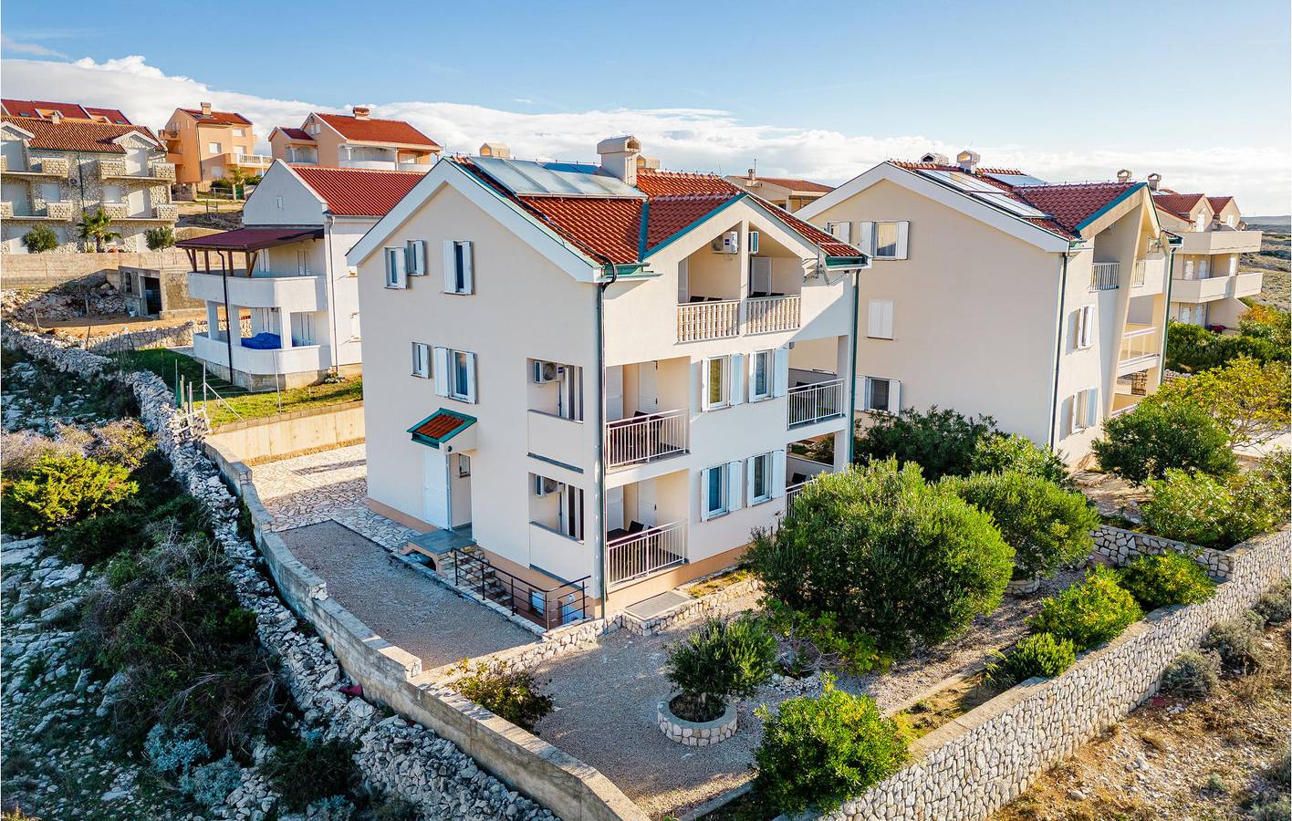 Appartement de vacances entier, Appartement confortable avec terrasse, Wi-Fi et parking, à 100 m du littoral in Ville de Pag, Pag