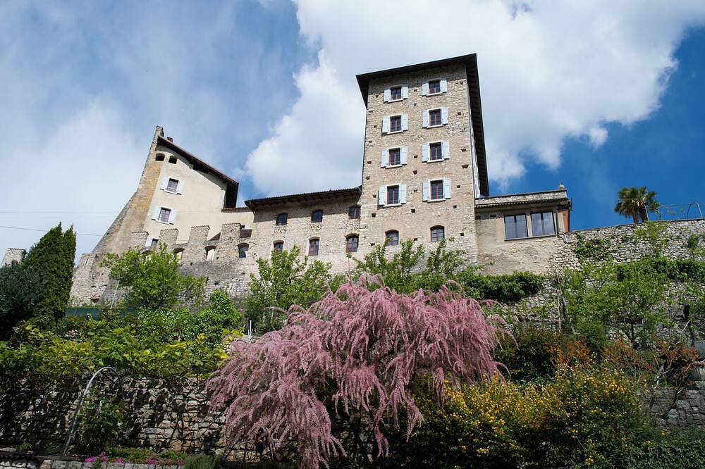 Ganze Wohnung, San Lorenzo Apartment Tenno in Tenno, Gardasee-Berge