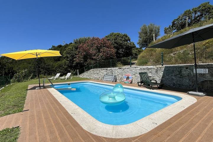 Gîte pour 4 personnes, avec jardin ainsi que piscine et terrasse