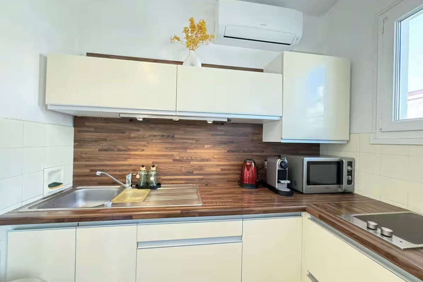 Hel studio-lejlighed, Studio w/ balcony - 1 min to beach & train in Juan-les-Pins, Antibes
