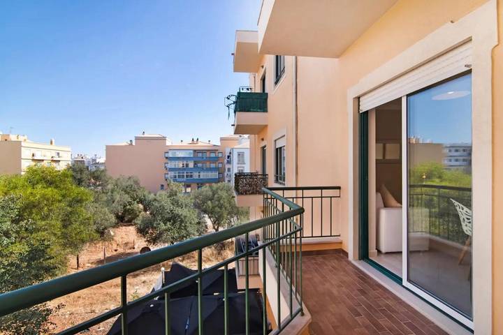 Gîte pour 3 personnes, avec vue sur le lac et jardin ainsi que vue et balcon dans Almancil - 3