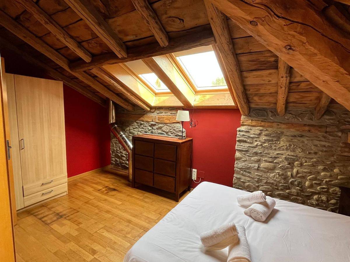 Casa de poble acollidora,amb llar de foc, in Bourg-Madame, Región de Prades (Francia)