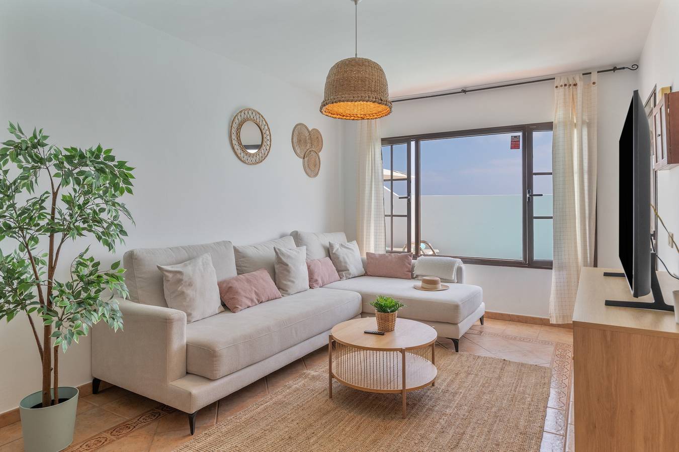 Vacation Home 'Timanfaya' with Sea View, Private Pool and Wi-Fi in Tías, Lanzarote