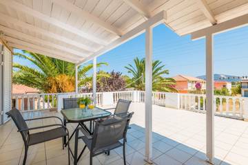 Gîte pour 13 personnes, avec balcon dans Laganas