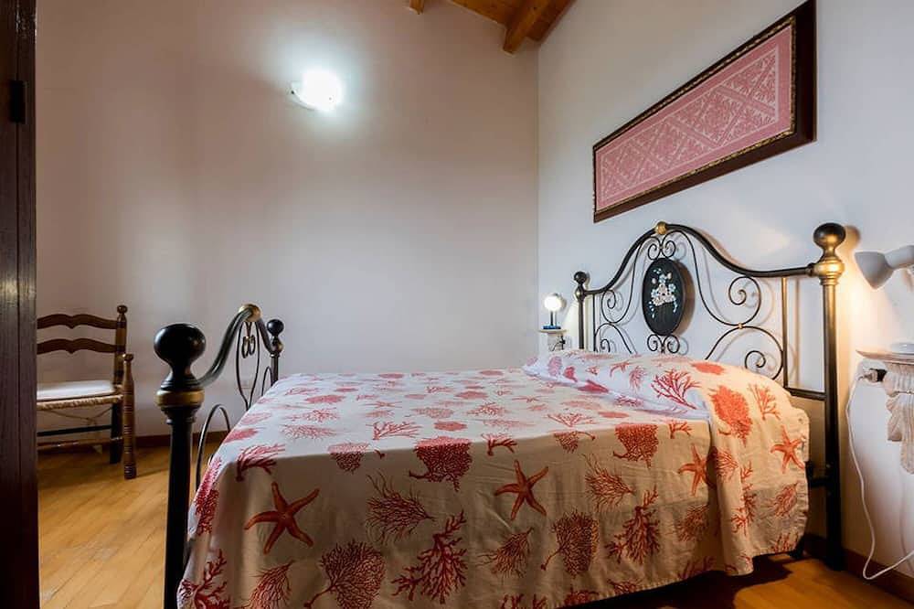 Villa para 8/10 personas, vista al mar, 4 dormitorios, 2 baños, amplio jardín privado in Mercuri, Isla de Sant'Antioco