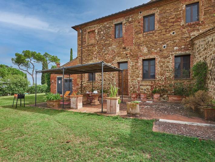 Agriturismo per 5 persone, con giardino e piscina a Torrita di Siena