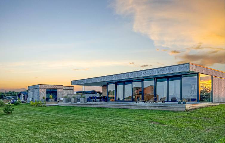 Ferienhaus für 8 Personen, mit Garten und Whirlpool sowie Terrasse und Sauna in Mørkholt