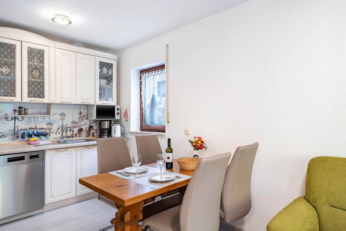 Ganze Wohnung, Ferienwohnung 'Rosa 2' mit Balkon und Wi-Fi in Bad Herrenalb, Nordschwarzwald