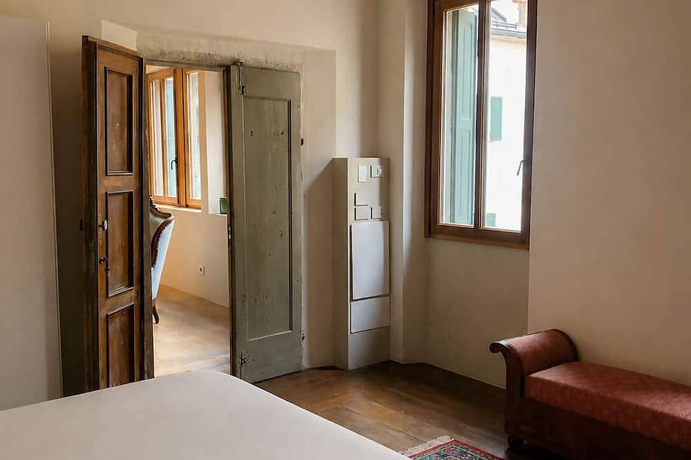 Entire apartment, Bishop's Room in Belluno, Schiara