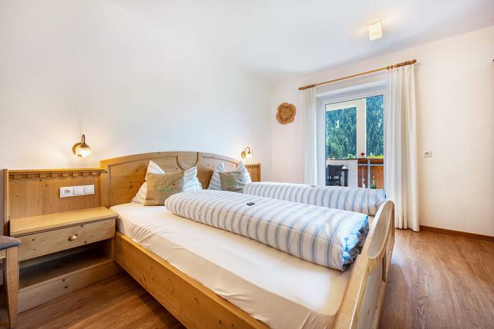 Entire studio, Studio Apartment "Talblick 2" with Mountain View, Garden and Wi-Fi in Sankt Peter Tal, Lajen