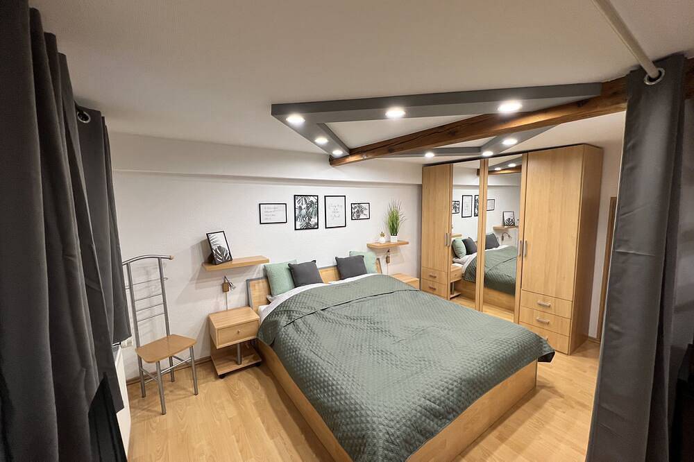 Ganze Wohnung, Schöne, ruhig gelegene, zentrale Ferienwohnung in Stadtmitte, Zweibrücken