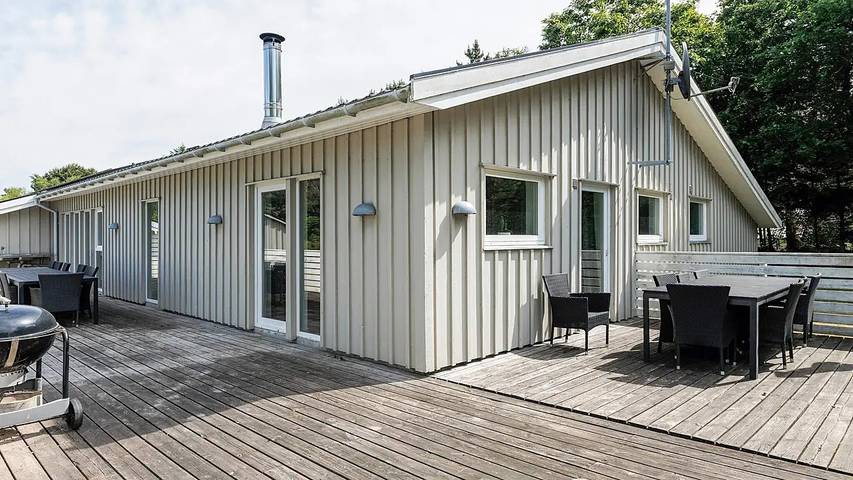 Ferienhaus für 13 Personen, mit Whirlpool und Sauna sowie Terrasse und Pool