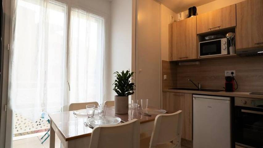 Gîte pour 6 personnes, avec balcon dans Plage de la Farinette - 3