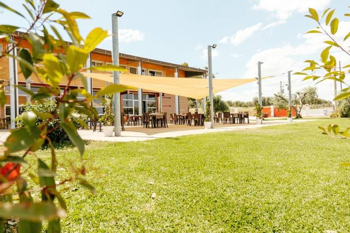 Agriturismo per 3 persone, con piscina e giardino nonché piscina per bambini e panorama in Provincia di Taranto