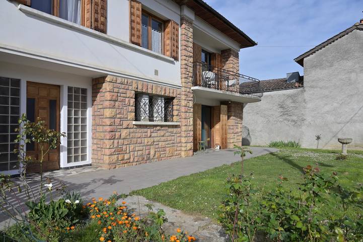 "La Maison du Village", avec jardin privé, balcon et Wi-Fi in Encausse-les-Thermes, Haute-Garonne