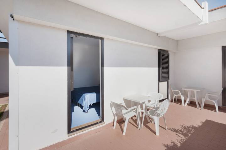 Marina Living Rooms – Economy Double Room with Shared Pool, Wi-Fi & Air Conditioning in Capaccio, Cilento Coast
