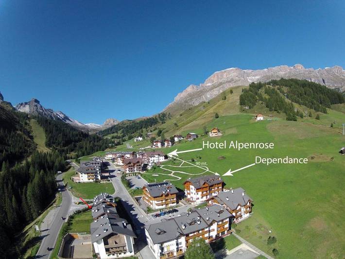 Ferienhaus für 4 Personen, mit Balkon und Terrasse sowie Whirlpool und Garten