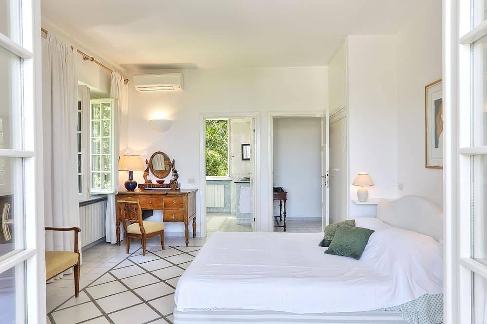 Southfox Luxury Villa with Pool in Massa (Italie), Riviera Italienne