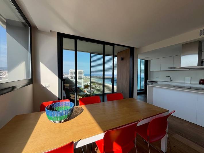 Apartamento entero, Apartamento con vistas al mar y piscina infinita, ideal para familias in Mataró, Costa del Maresme