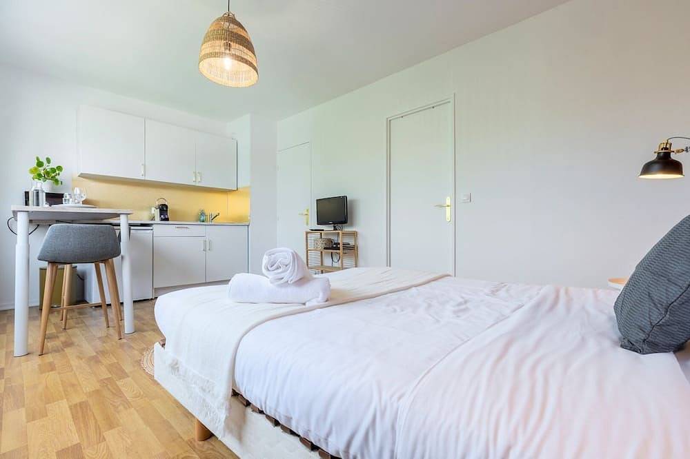 Entire apartment, Croisé Laroche equipped studio! in Marcq-en-Barœul, Lille region