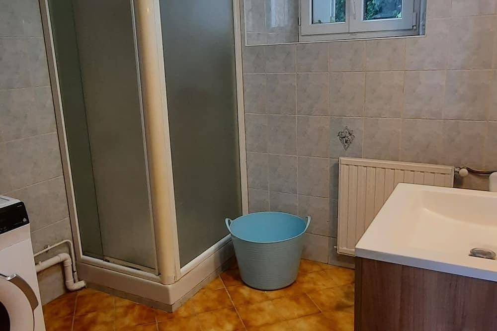 La Planche La Ferme du Quesnoy Ideal for families (in the country, close to town) in Saint-Martin-des-Champs (Avranches), Mont-Saint-Michel Bay