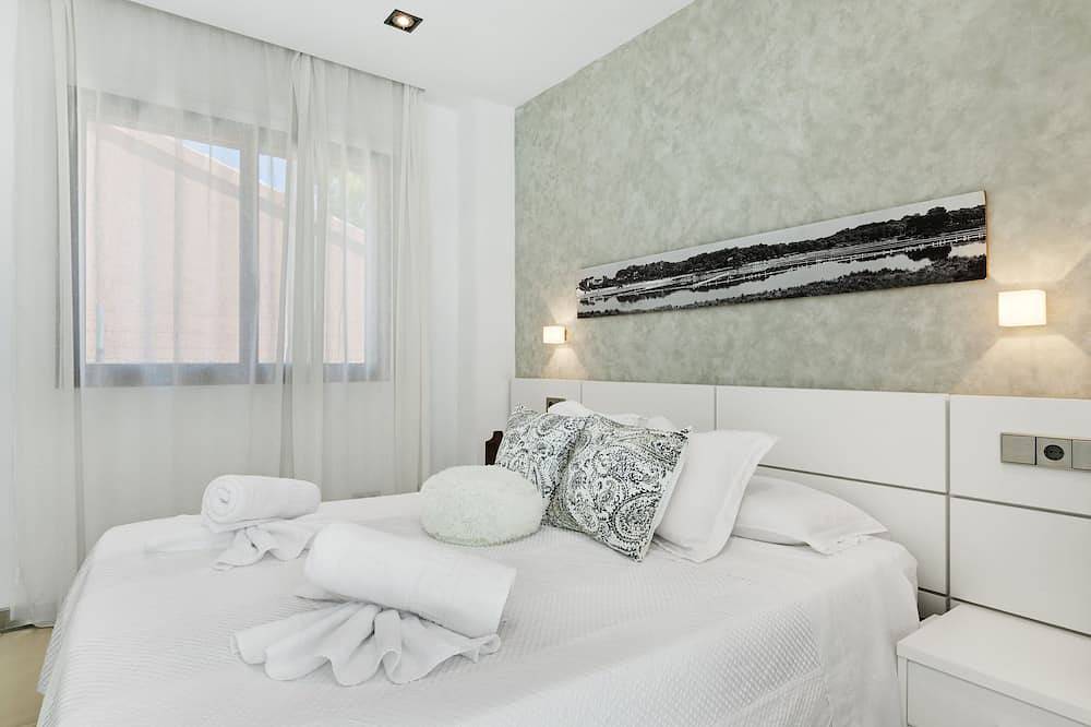Villa Marina Cristal - minimalist and stylish villa. Optional heated pool in Es Coll d'en Rabassa, Palma