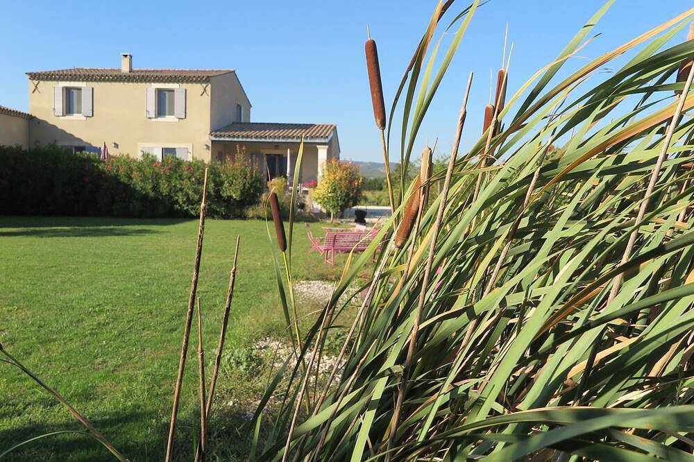 Geheel appartement, Landelijke gîte met zwembad in Cabrières-d'Avignon, Parc naturel régional du Luberon