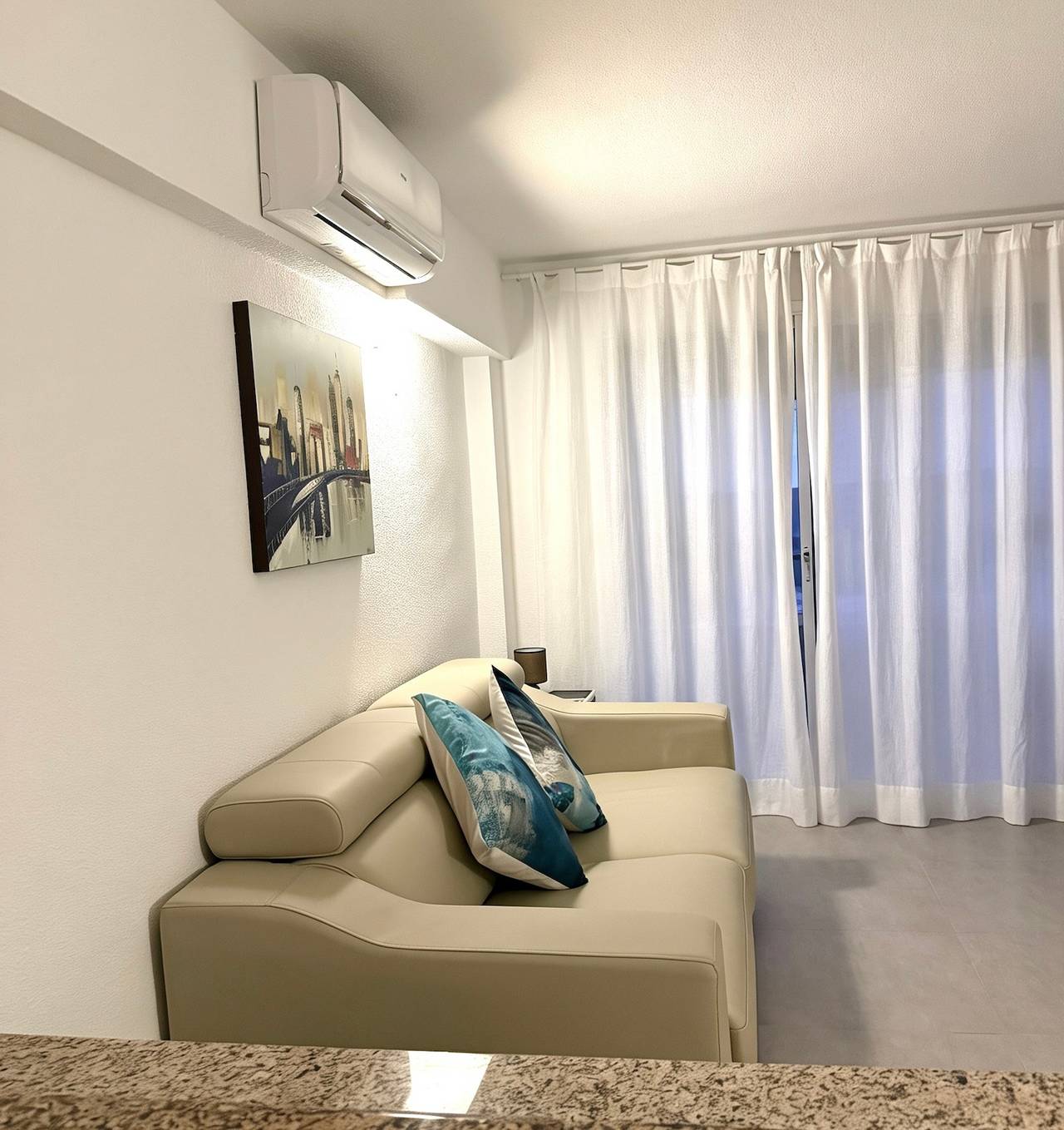Entire apartment, Sant’Eugenio Basso. Extraordinary Penthouse near the Beaches with Breathtaking Ocean View in Playa Puerto Colón, Adeje