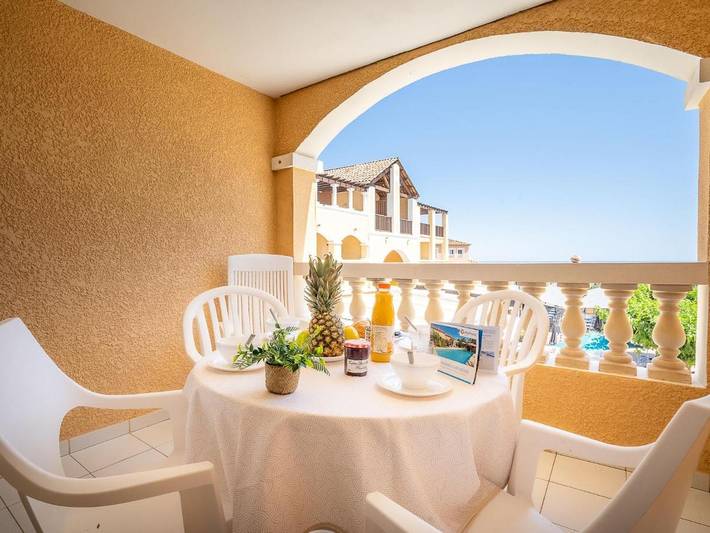 Gîte pour 4 personnes, avec jardin ainsi que terrasse et piscine, animaux acceptés dans Gare Du Dramont - 2