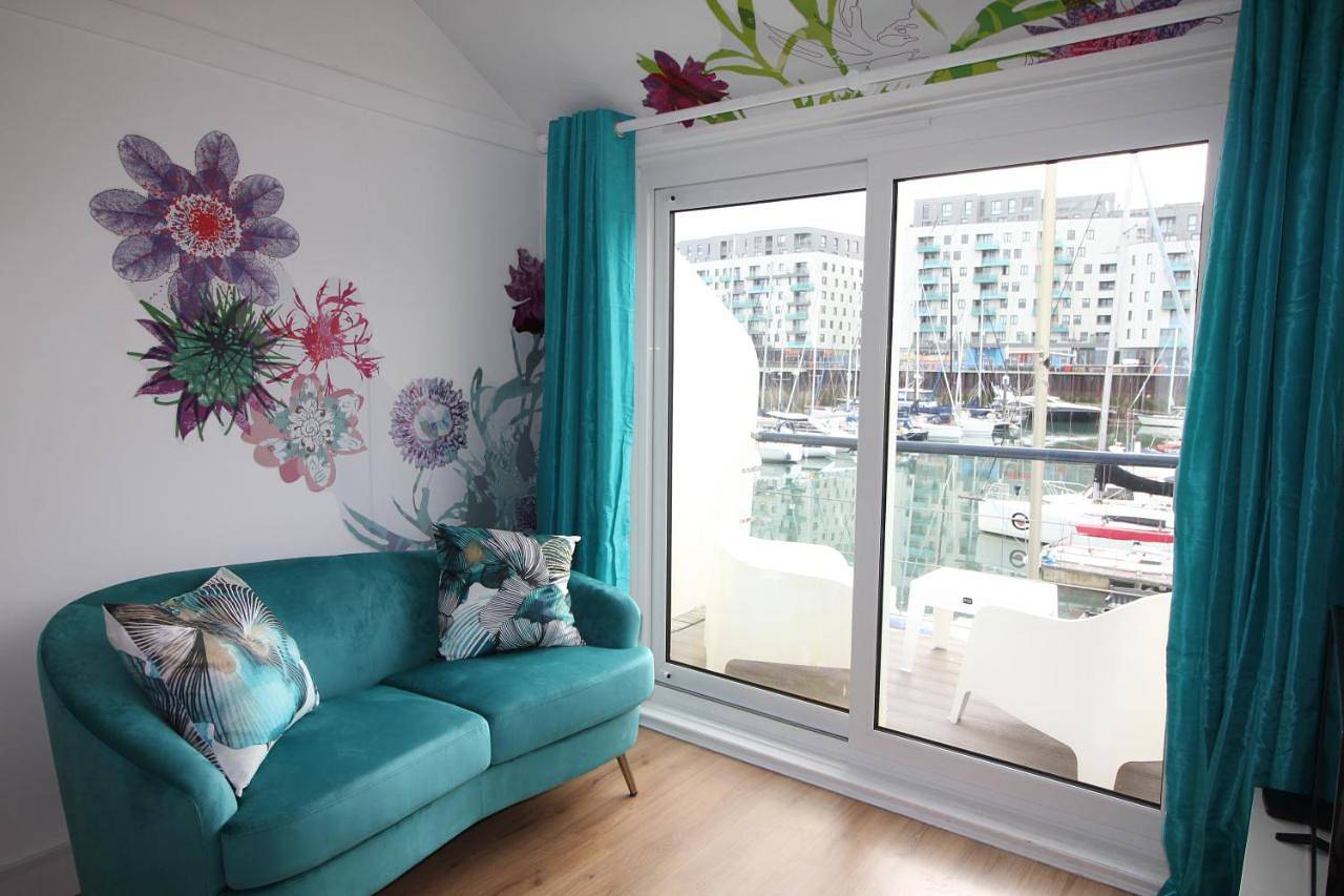 Entire apartment, Chic apartment in the heart of Brighton Marina in Brighton Marina, Brighton