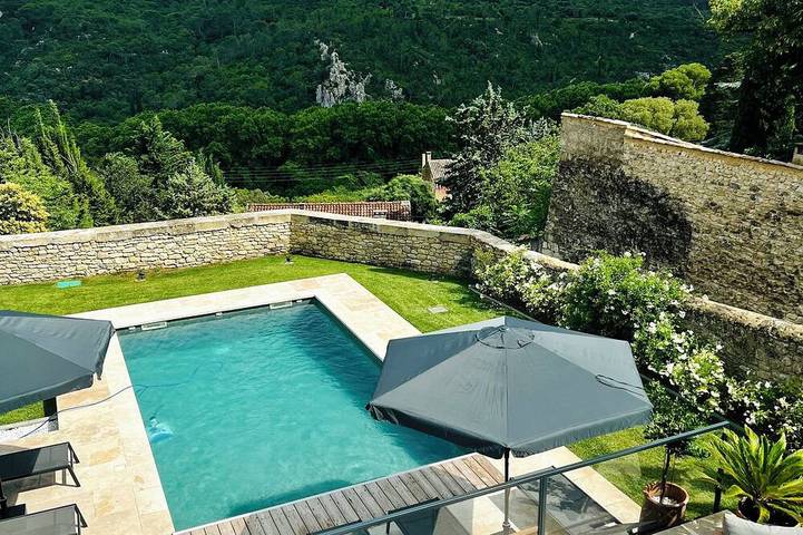 Location de vacances pour 7 personnes, avec jardin dans Office De Tourisme D Uzes