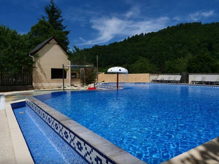 Camping pour 4 personnes, avec bassin pour enfant en Corrèze - 2