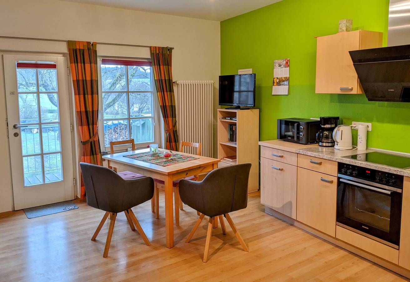 Ganze Ferienwohnung, 2-Bett-Ferienappartement mit Bad/Wc in Eisenach (Rheinland-Pfalz), Eifelkreis Bitburg-Prüm