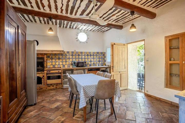 Location de vacances pour 4 personnes, avec terrasse, animaux acceptés à Fontaine-de-Vaucluse