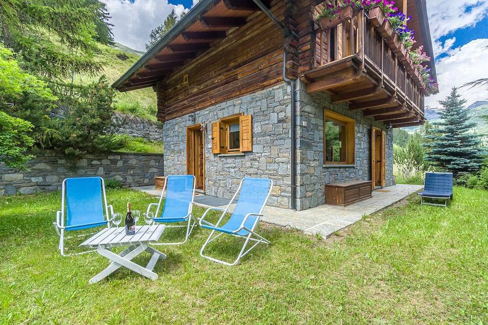 Nice home in Champoluc (Ao) with sauna in Magneaz-Palouettaz, Ayas