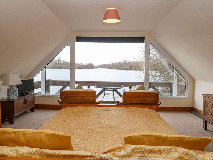 Entire studio, Cygnus Boathouse in South Walsham, The Broads