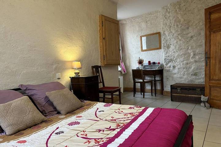 Gîte pour 5 personnes, avec terrasse et jardin, animaux acceptés à Saint-Bonnet-de-Rochefort - 4